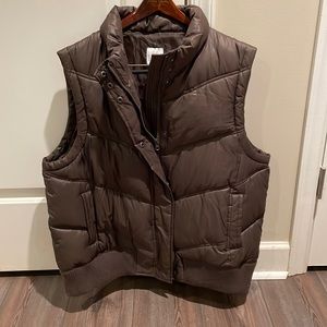 Gap women’s brown puffer vest